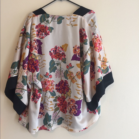 H&M conscious collection floral kimono! - Picture 5 of 7